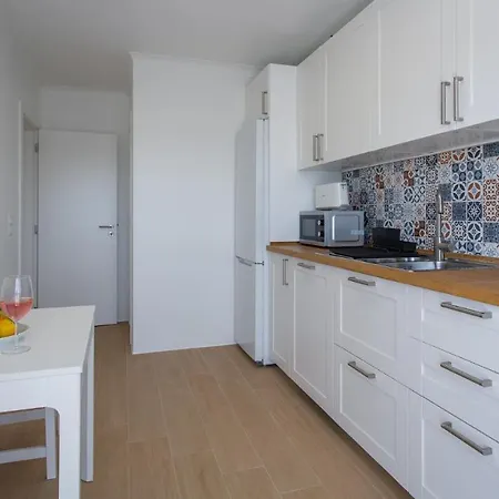 Apartamento Encosta Da Marina By Lovelystay